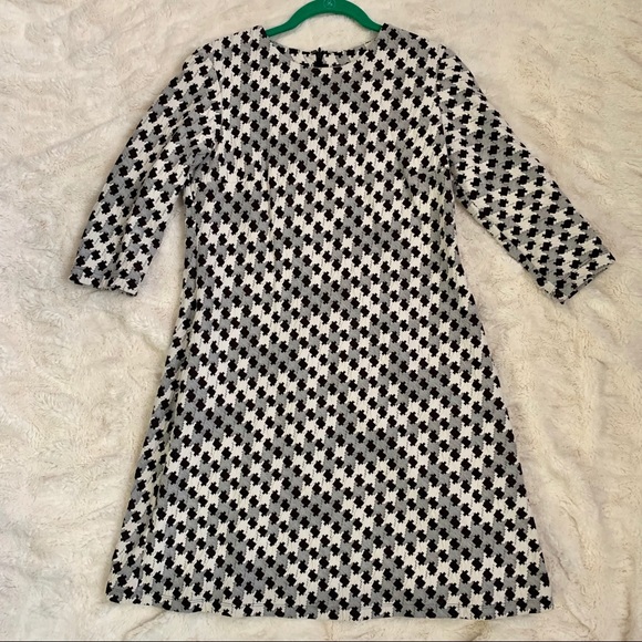 Taylor Dresses & Skirts - Taylor black and white dress